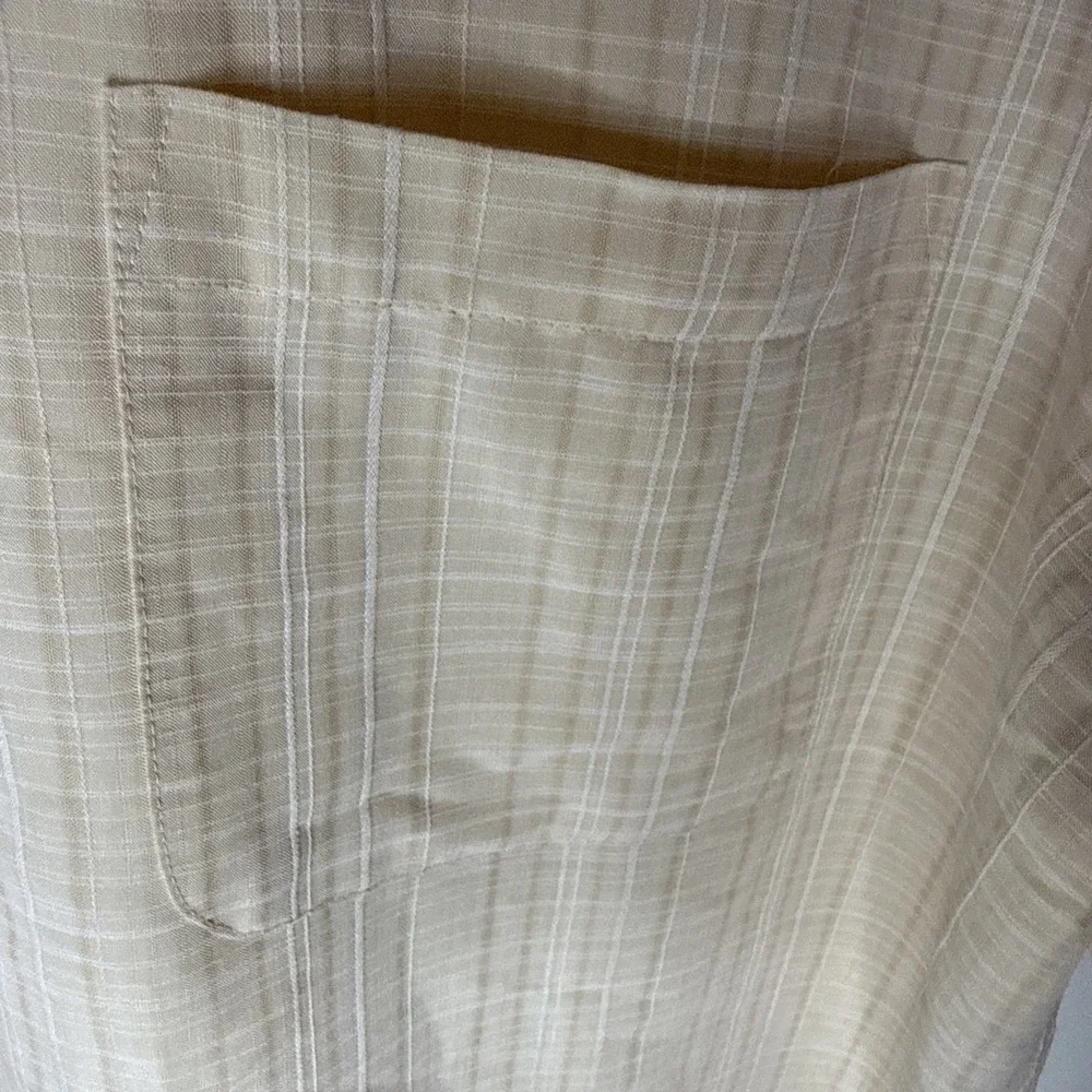 Preowned Excellent Condition Foundry Men's Short Sleeve Button-Up‎ Sz LT